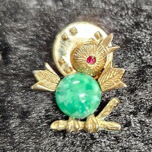 Sarah Coventry signed Baby Bird Green Agate Stone, Gold Tone, Red Eye Pin